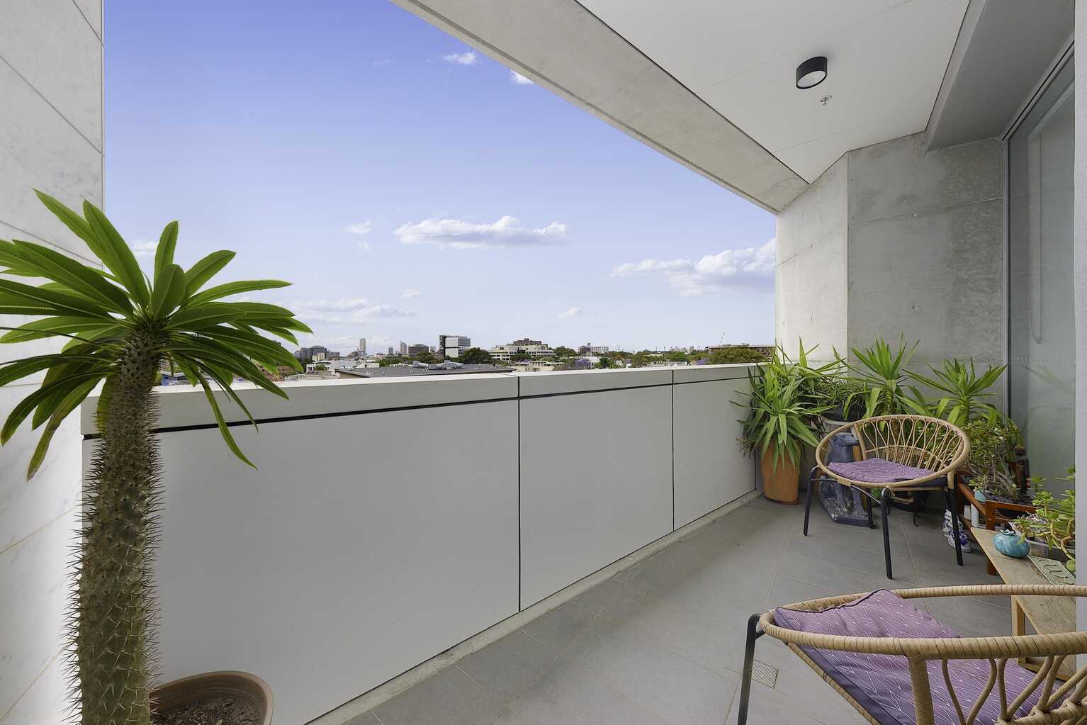 504/1B Lawson Square Redfern