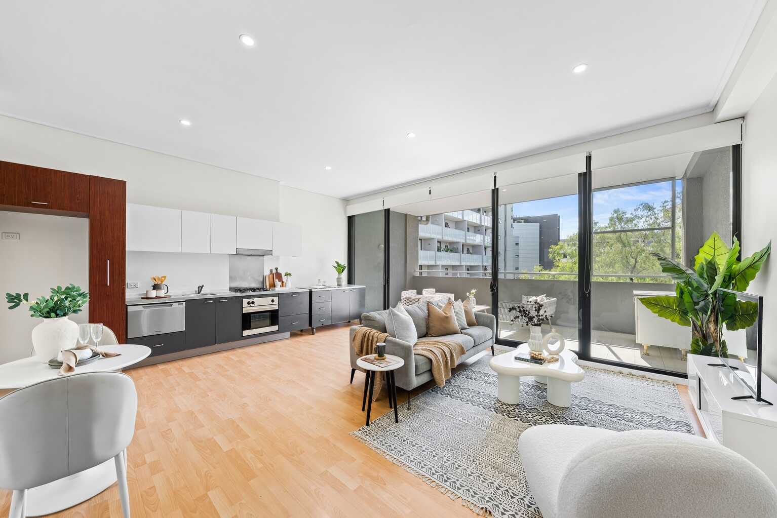 C33/240 Wyndham Street Alexandria