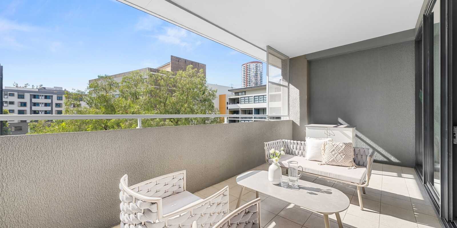 C33/240 Wyndham Street Alexandria