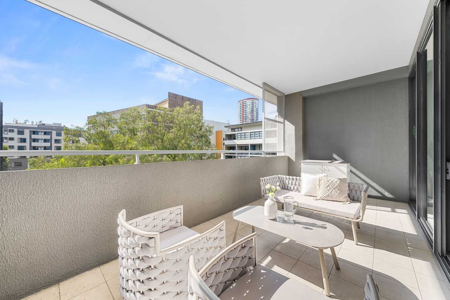 C33/240 Wyndham Street Alexandria