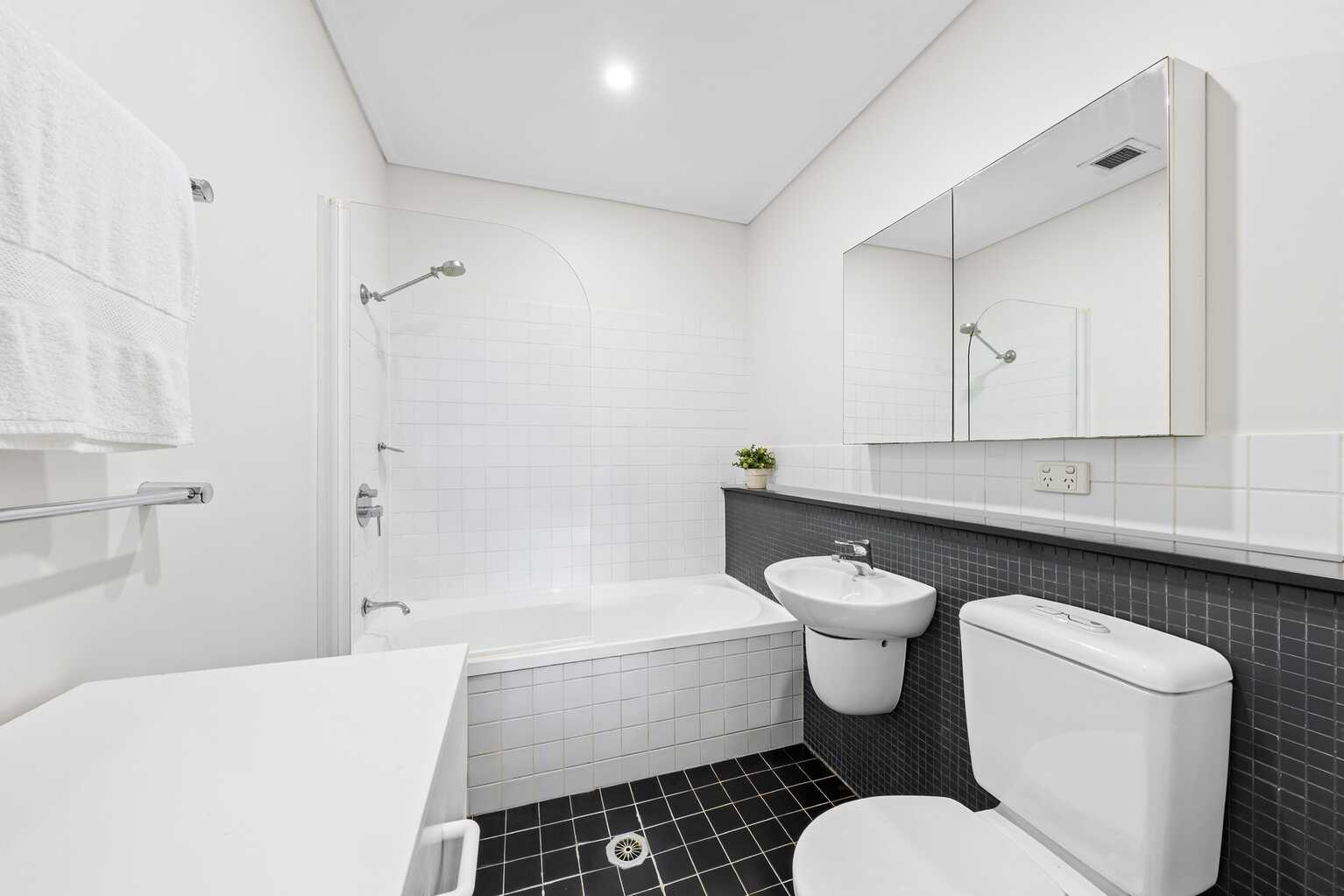 C33/240 Wyndham Street Alexandria