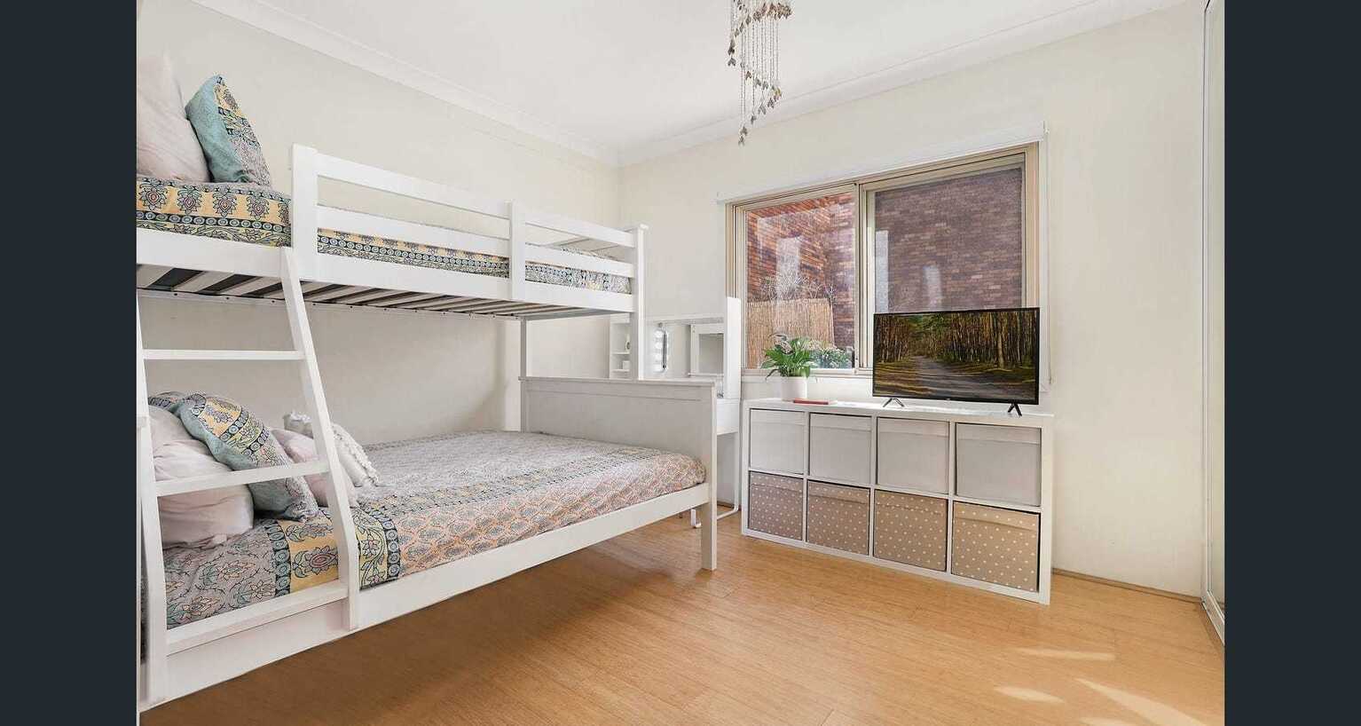 17/8 MacIntosh Street Mascot