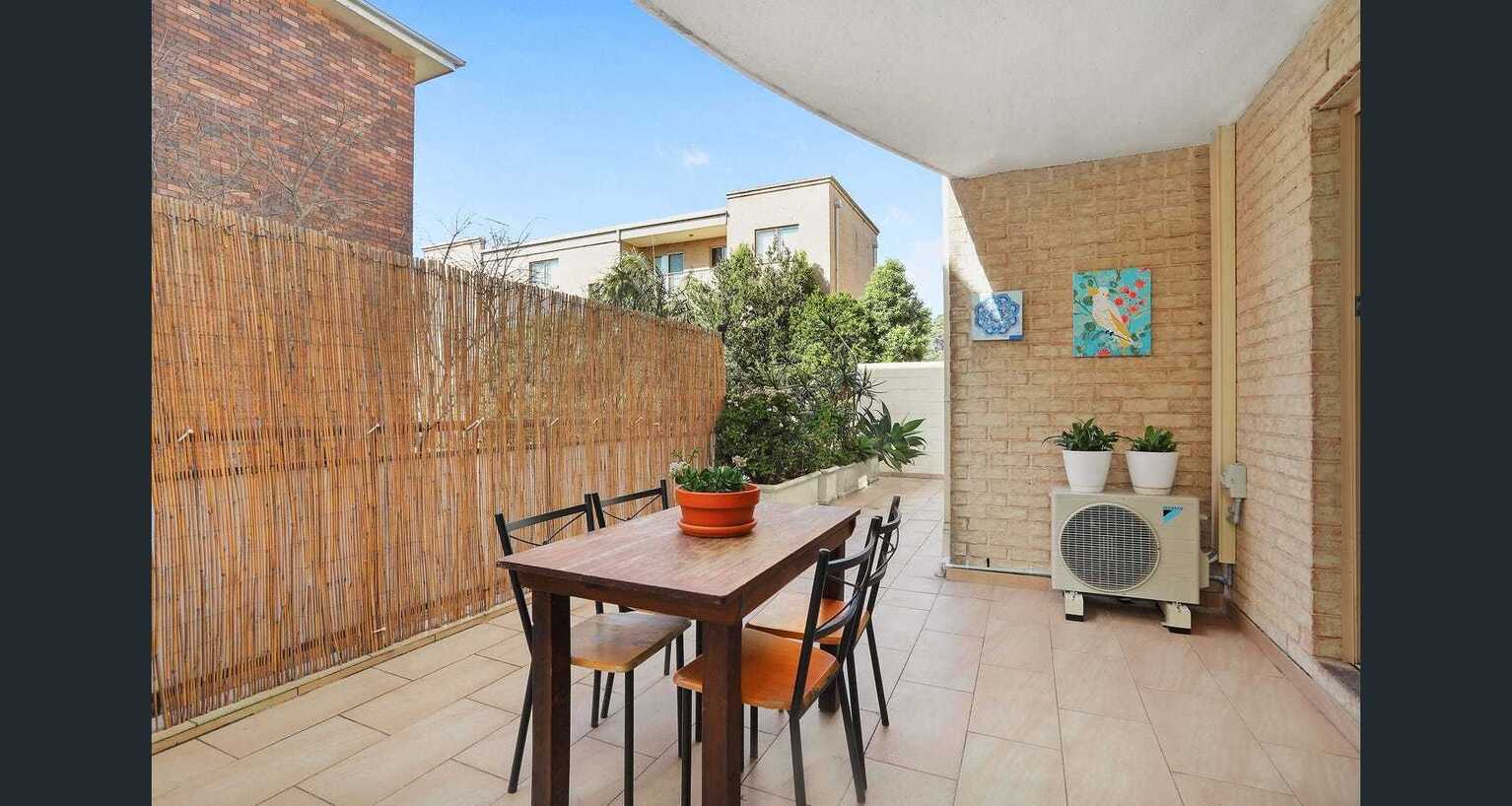 17/8 MacIntosh Street Mascot