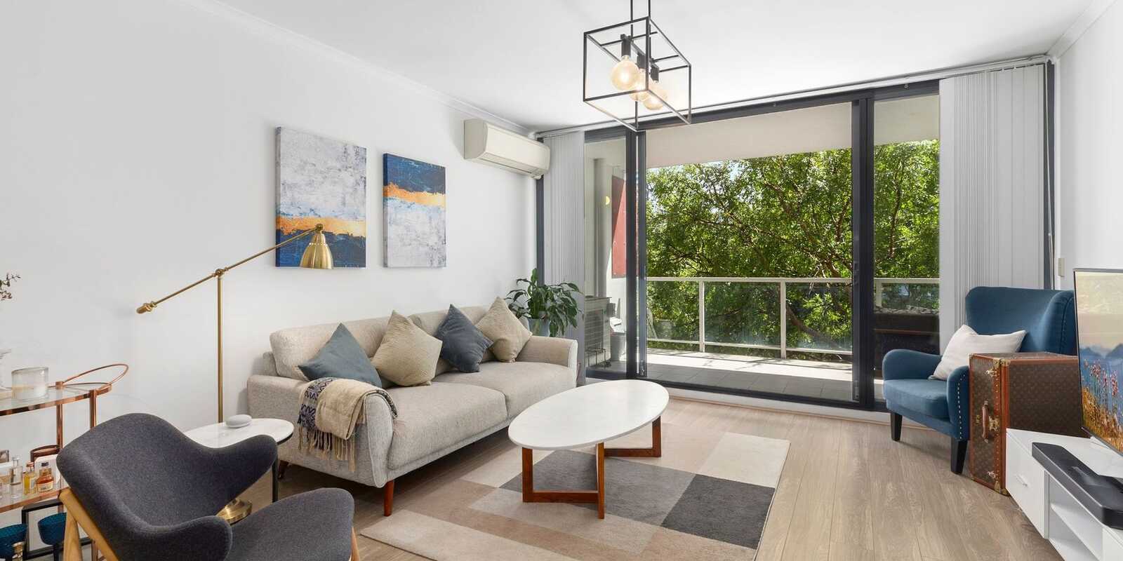 7/8 Grandstand Parade Zetland