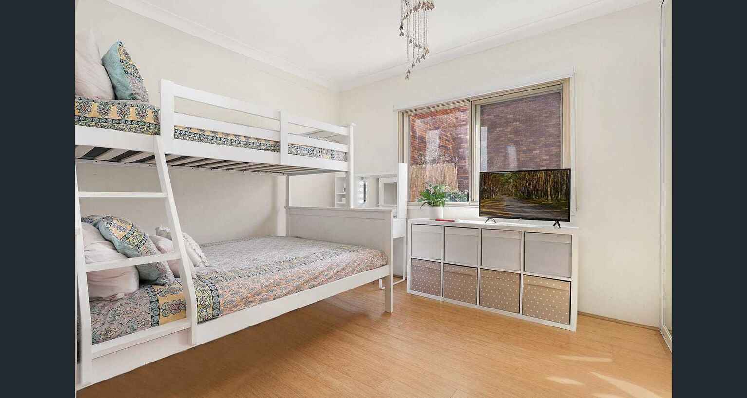 17/8 MacIntosh Street Mascot