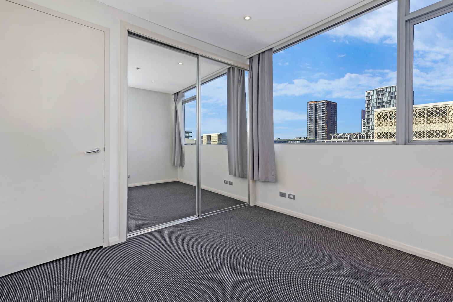 806/6 Lachlan Street Waterloo