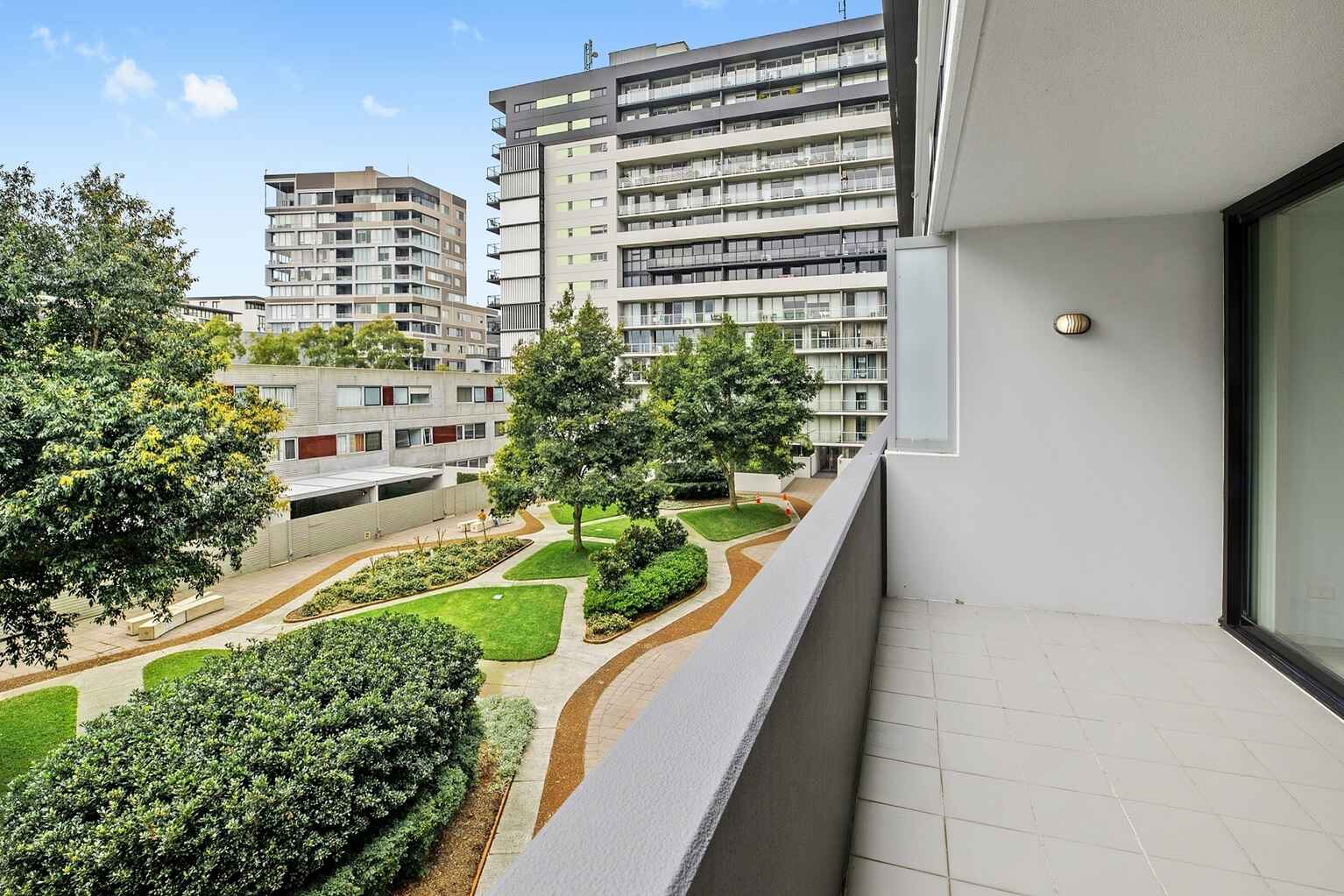 3/4 Hutchinson Walk Zetland