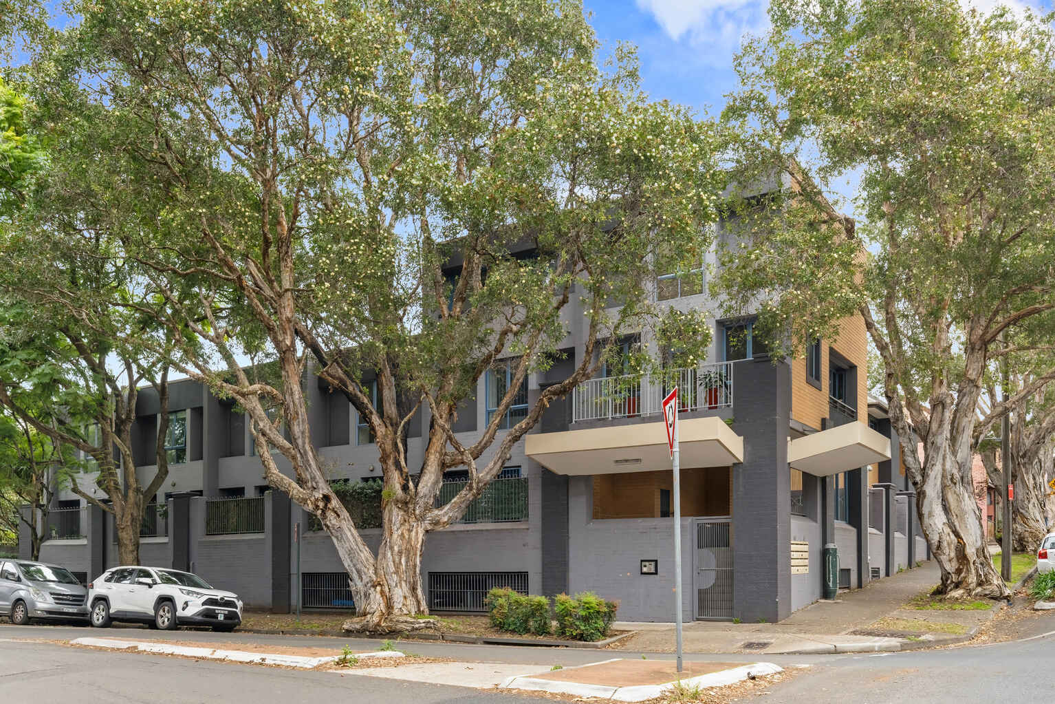 2/161-163 Phillip Street Waterloo