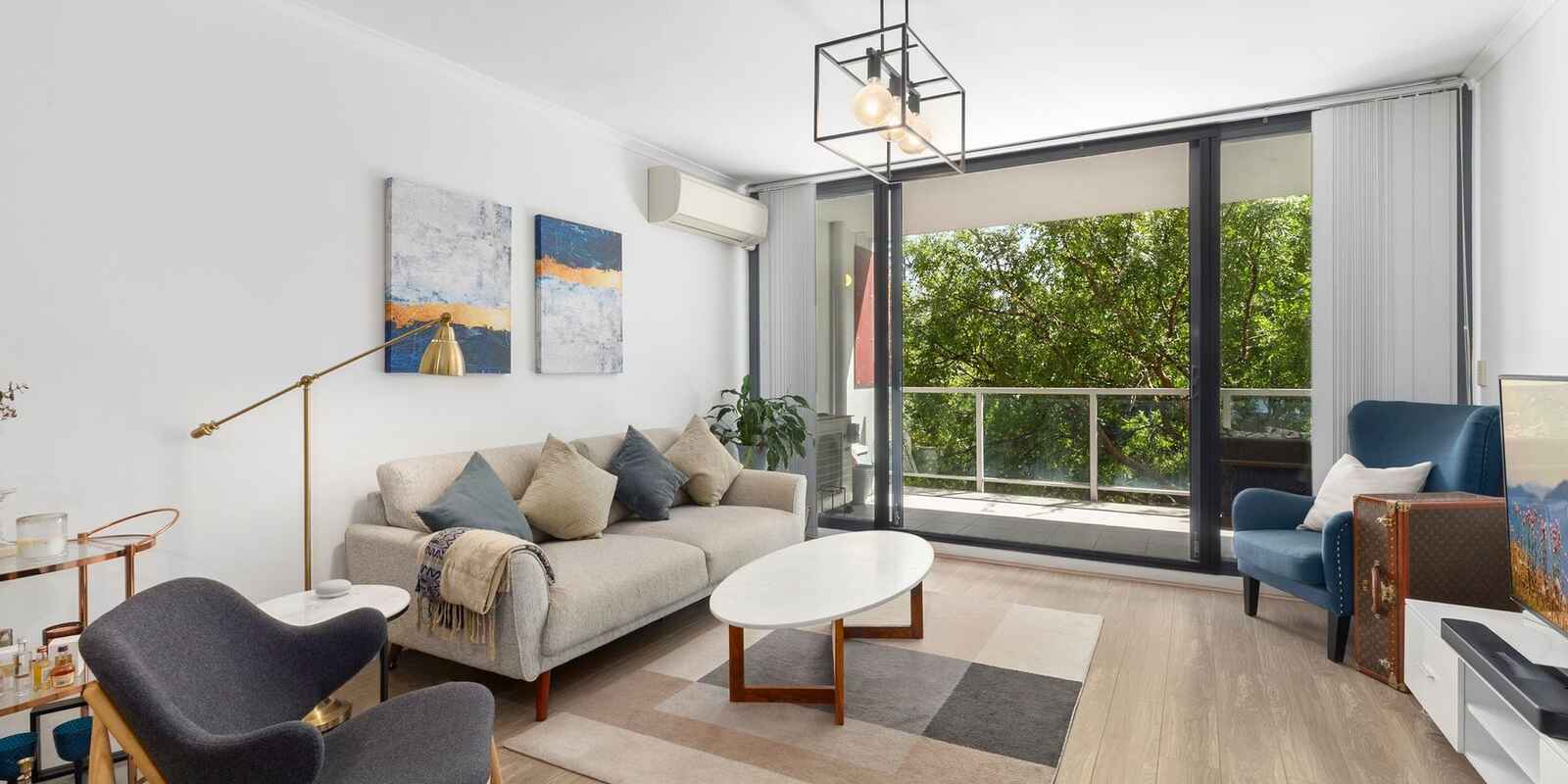 7/8 Grandstand Parade Zetland 7/8 Grandstand Parade Zetland