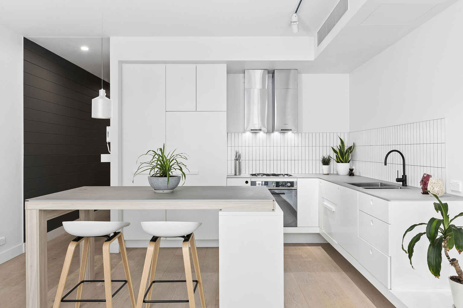 B414/810 Elizabeth Street Waterloo