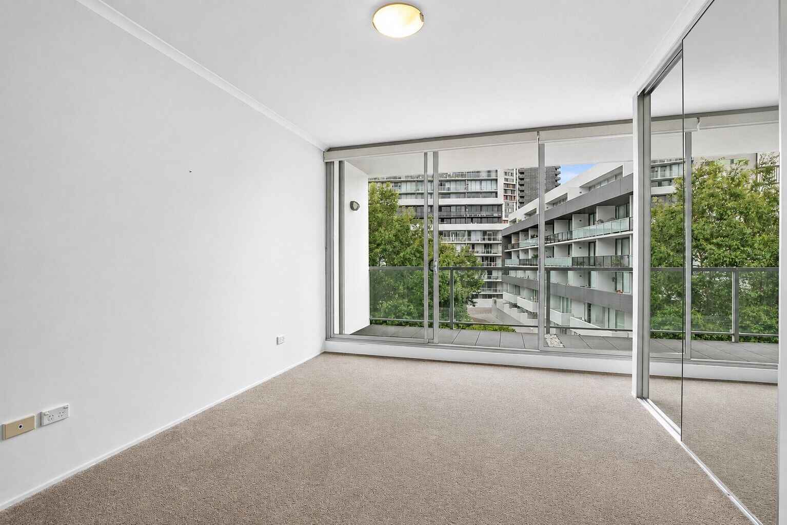 40/2 Hutchinson Walk Zetland